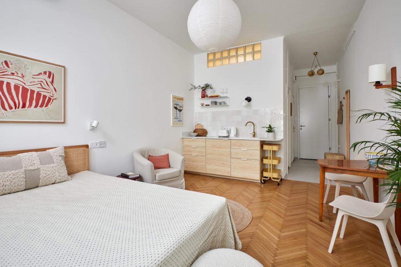 Asboth 225 Cozy Center Apartment — Photos 2